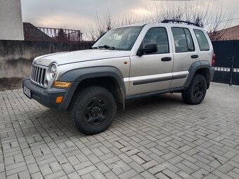 Jeep Cherokee KJ 2006 180 000km - 9