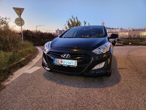 Hyundai i30 1.6i MPI, manual hatchback - 9