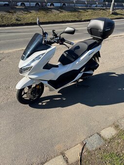 Honda PCX125 2024 DPH 700km kufr vyhrivane rukojeti - 9