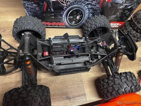 Traxxas X-Maxx 8S 1:5s 2x lipo, nabíječem, LED světly a dopl - 9