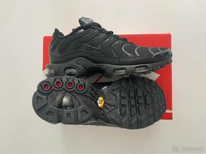 Nike Air Max Plus - Triple Black - 9