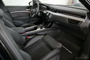 Audi e-tron S-line Quattro 55 300kW B&O Matrix Tažné 2022 - 9