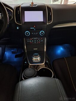 Predám Ford S-Max hybrid Titanium 2023 - 9