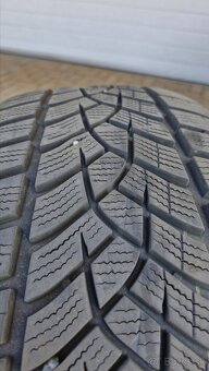 Goodyear Ultra Grip 225/55 R17 97H - 9