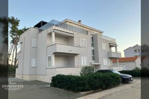 PRIVLAKA - trojizbový apartmán 20 m od mora - 9