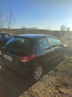 Peugeot 206+ 1.1 benzín - 9