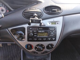 Ford Focus 1.8 TDCi Comfort - 9