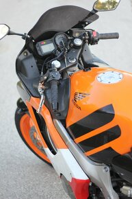 Hondu CBR 600 F4i Sport (2002) REPSOL - 9