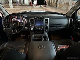 Dodge RAM 1500 Sport 4x4 - 9