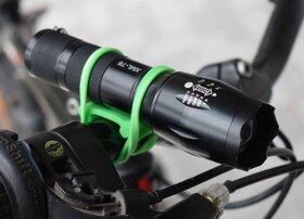 Predám Mini LED CREE zoom baterku - 9