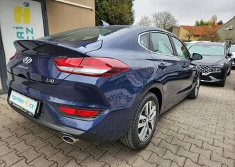 Hyundai i30 1.4-FASTBACK-KAMERA-ZÁRUKA - 9