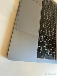 Predám MacBook Pro 13”, 8GB/256GB, 2017 Dark Grey - 9