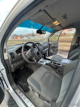 Nissan Navara DoubleCab 2.5D - 9