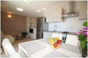 CHORVÁTSKO - Apartmánový dom so 6 apartmánmi - ROGOZNICA - 9