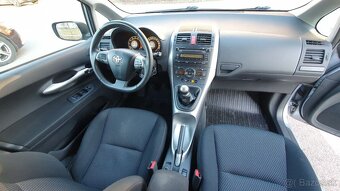 Predám TOYOTA AURIS 1.6 VVT-i benzín r.2011 - 9