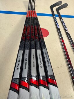 UPLNE NOVA PROFI HOKEJKA CCM JETSPEED FT6 PRO - 9