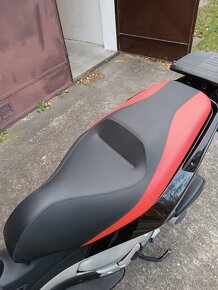 Aprilia SR Max 300 - 9