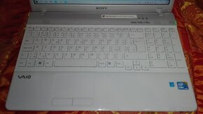 Sony Intel i3 4x2,1. SSD 256 GB Disk. 15,6". Baterka dobrá. - 9