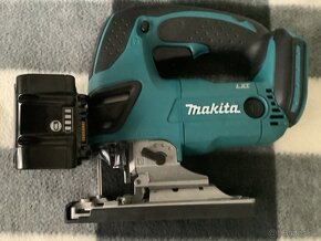 Makita priamociara pila djv180 18v s nabijackou a baterkou - 9