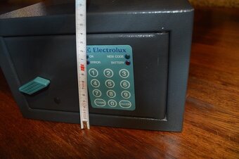 predam elektronicky trezor Elektrolux - 9