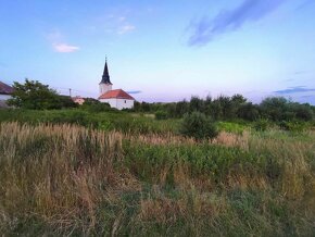 Pavlovce - 1.922 m2 POZEMOK na RODINNÝ DOM za kostolom - 9