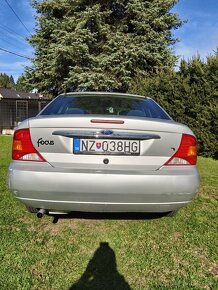 Predám Ford FOCUS Sedan 1.6 16V AUTOMAT - 9