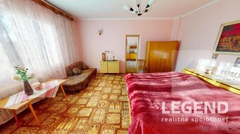 Dvojgeneračný RD Nesvady, veľký pozemok 2120 m2, 3 vchody - 9