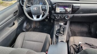 predám toyota hilux 2,4 - 9