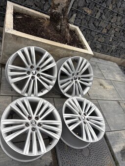 ✅ 5x112 r19 Sirius Superb 3 top stav - 9