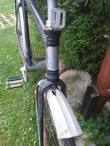 Stary retro bicykel - 9