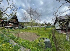 Dve chaty so záhradami v tichej lokalite Púchova - 9