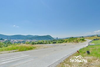 DO DOMČEKA | Slnečný pozemok s panoramatickým výhľadom v luk - 9