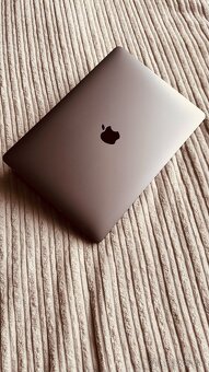 MacBook Air (Retina, 13-palcový, 2020)M1 8/256GB Space Grey - 9