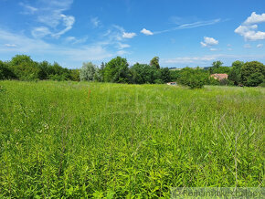 Pôvodný dom na rozľahlom vyše 6000m2 pozemku v kľudnej čas - 9