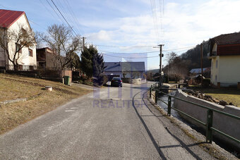 Ponúkame na predaj stavebný pozemok na rodinný dom, 520 m2  - 9