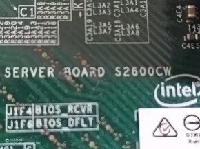 Intel XEON E5-2699 - 22 jadier / 44 vlakien + DDR4 1024GB - 9