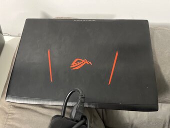 ASUS rog 15.6 fullhd ips/i5/gtx1060/16gb/240gb - 9