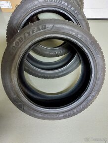 GoodYear 235/45r18 - 9