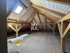 4-izb RD - skolaudovaný | výmera 146 m2 | terasa a podkrovie - 9