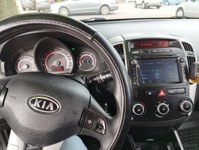 Kia ceed 2012 1.4 benzín 77kw - 9