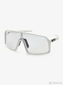 Oakley Sutro - Clear to Black Iridium Photochromic - Nové - 9