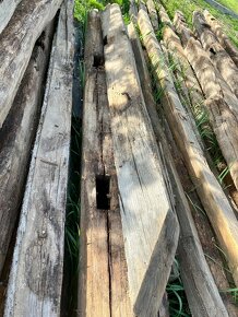 Staré dubové hranoly a trámy - ručne kresané - 9
