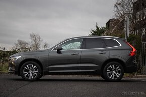 Volvo XC60 B4 Momentum Pro AWD A/T - 9