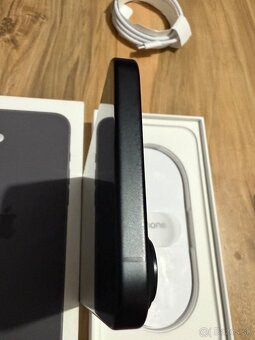 Predám Apple iPhone 16 Plus 128GB Black Malý nedostatok - 9