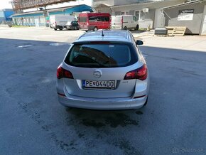 Opel Astra 1.6CDTI - 9