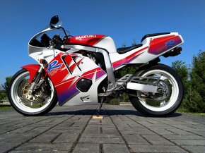 Suzuki GSX-R 400 - 9