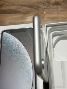 Predám Apple iPhone XR 64GB Silver Bežné známky opotrebovani - 9