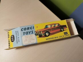 Corgi toys Mercedes 220 coupe - 9