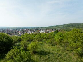 TOREA - POZEMOK NA PREDAJ - MODRA - PRÍRODA AJ CENTRUM NA DO - 9