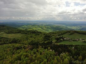 Pozemok s lesom 2,35h + 3h - stavba dom, chata, mobilný dom - 9